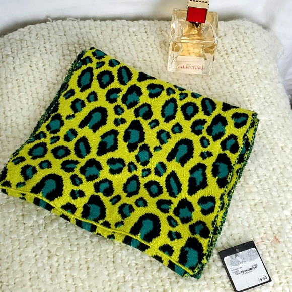 Halogen Accessories - Leopard print scarf